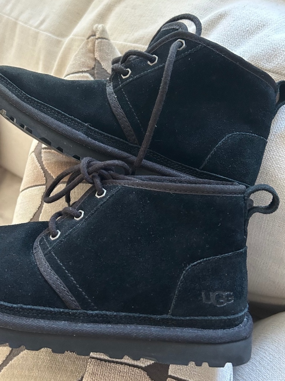 UGG Chukka Neumel Sz 8 black suede ankle boots fur Mint condition rubber sole